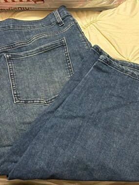 Gloria Vanderbilt Medium Blue Denim Capris